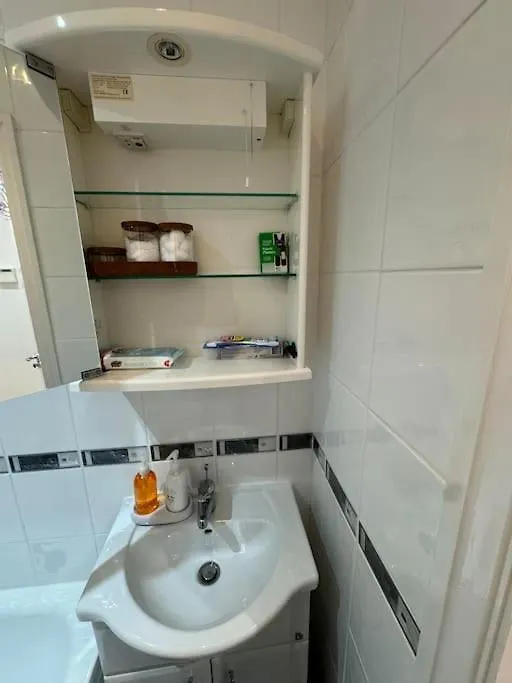 Modern Two Bedroom Apartment - Sleeps 4 - Spacious Liverpool