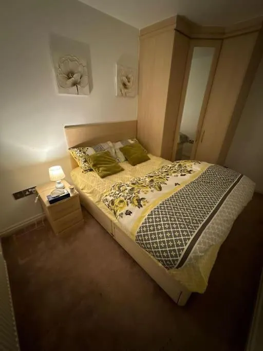 Modern Two Bedroom Apartment - Sleeps 4 - Spacious Liverpool