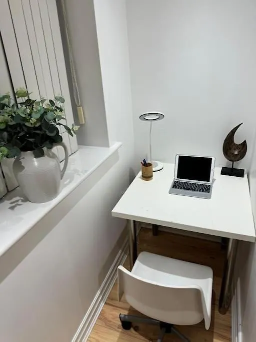Modern Two Bedroom Apartment - Sleeps 4 - Spacious Liverpool 0*,  United Kingdom