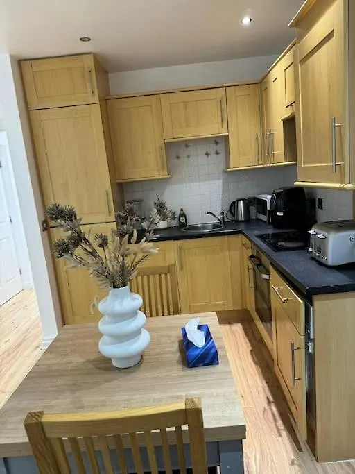 Modern Two Bedroom Apartment - Sleeps 4 - Spacious Liverpool 0*,